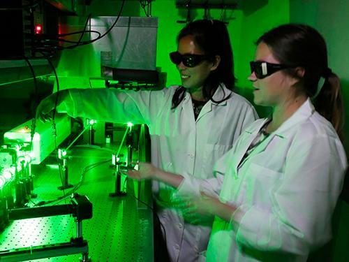 Grace Stokes and Jacenda Rangel '18 (Biochemistry) working in the laser lab.