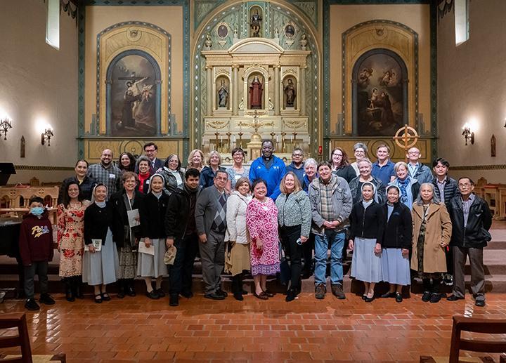 GradGroupatCommencementMass