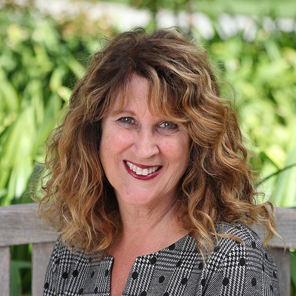 Janis Davis headshot