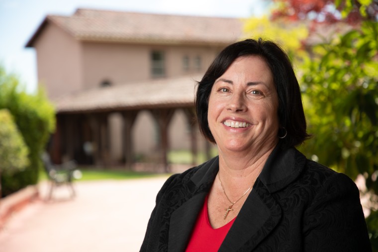 Lisa Kloppenberg headshot on campus image link to story