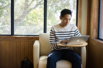 Student working on laptop in library 