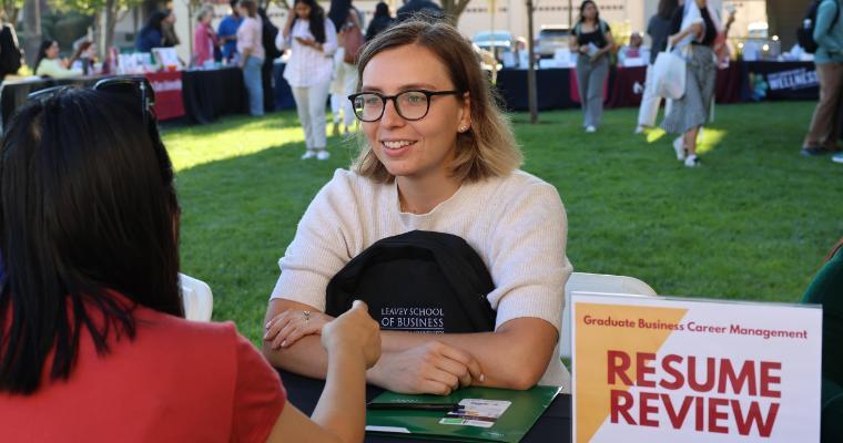 Leavey graduate business student at a resume review session