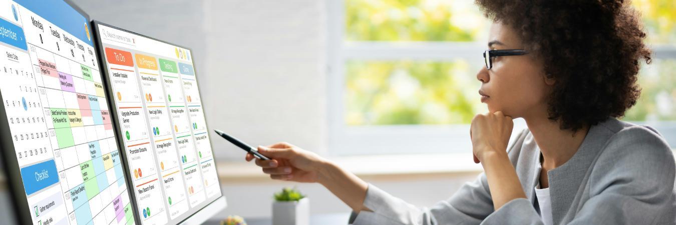 Kanban project management software on laptop with digital calendar schedule