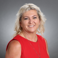 Lisa Holland Headshot