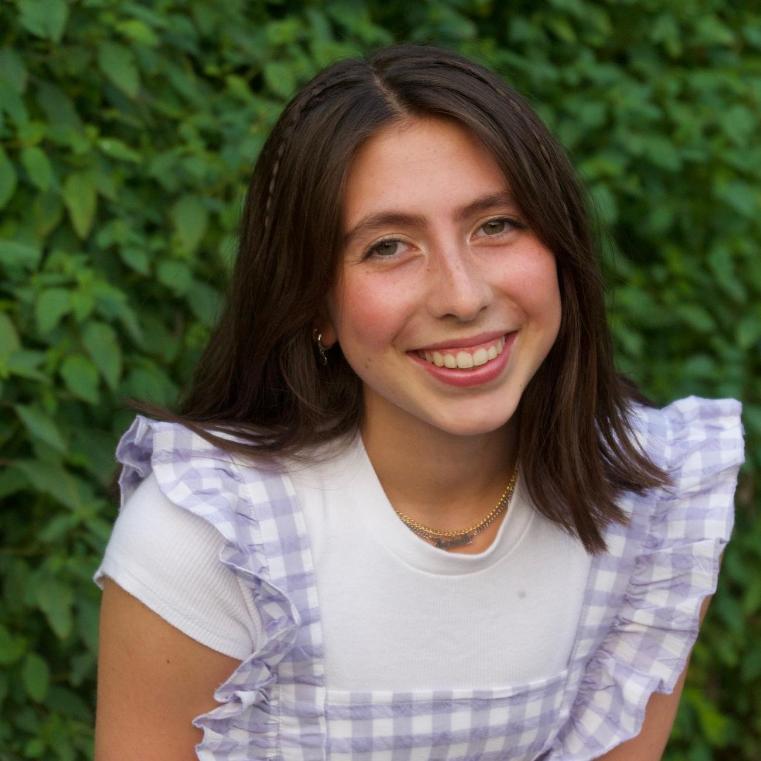 Isabelle Pink Headshot