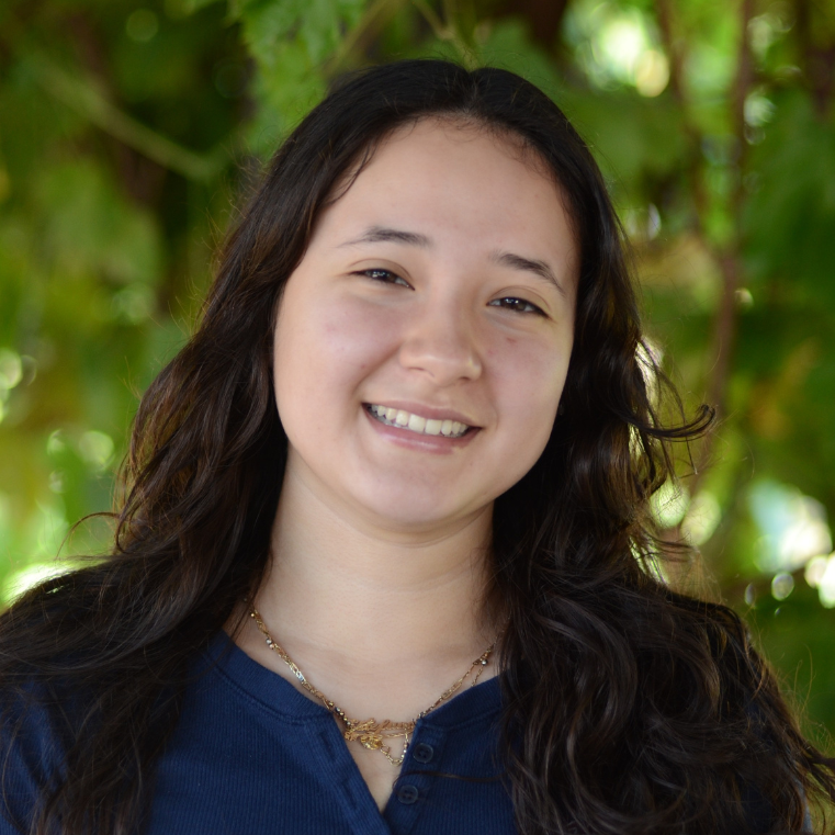 Estefana Mejia Headshot