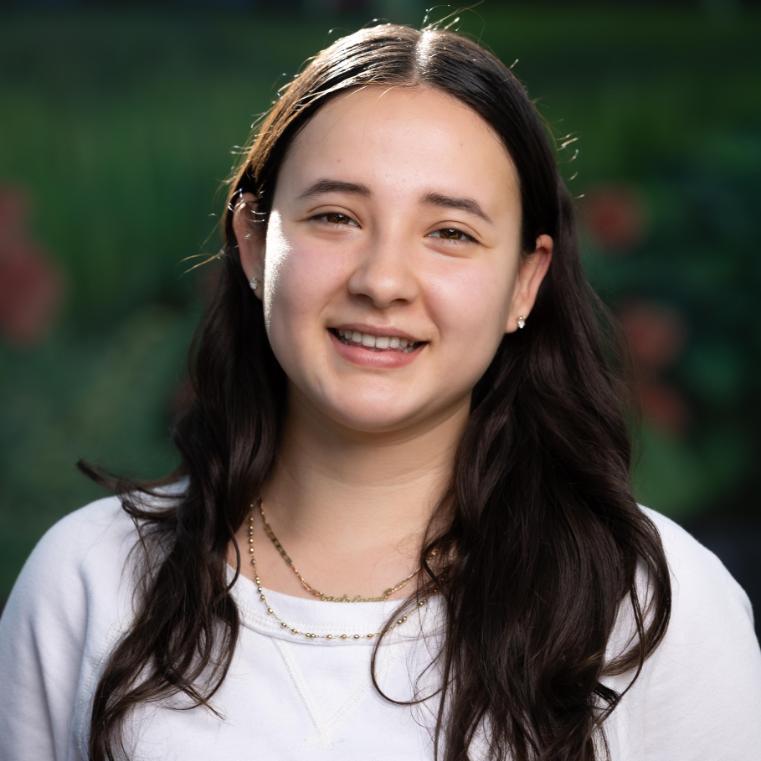 Estefana Mejia Headshot