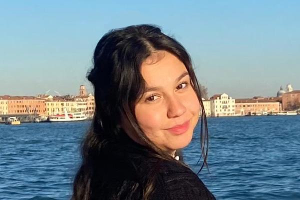 A photo of Yasmin Urzua-Gutierrez smiling. 