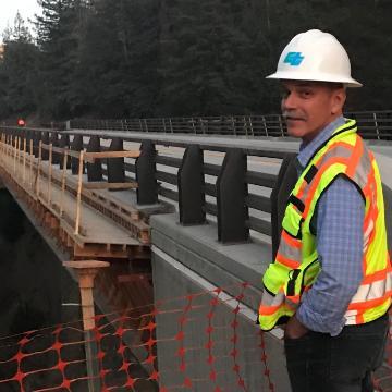 Jeff Abercrombie '84,  lead engineer on Caltrans' new Big Sur Pfeiffer Canyon Bridge redesign, on the job site