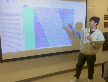 Euichan Seo presenting with visuals 