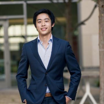 Headshot of De Novo Fellowship Recipient Leo Chen